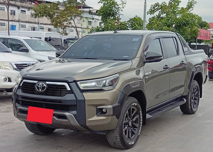 TOYOTA Hilux