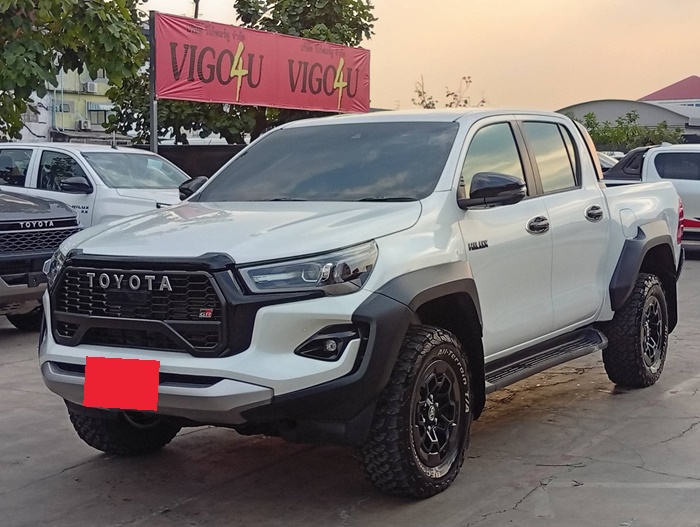 TOYOTA Hilux