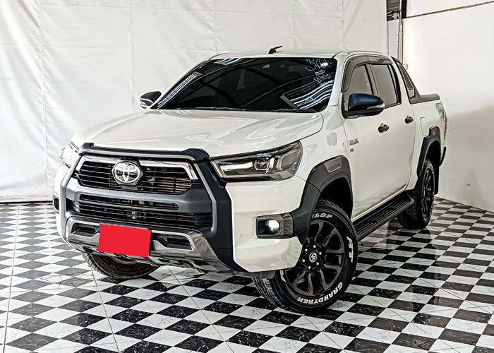 TOYOTA Hilux