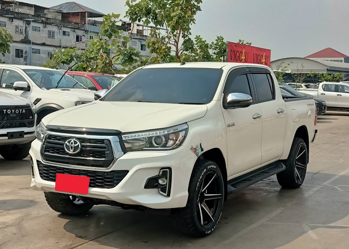 TOYOTA Hilux