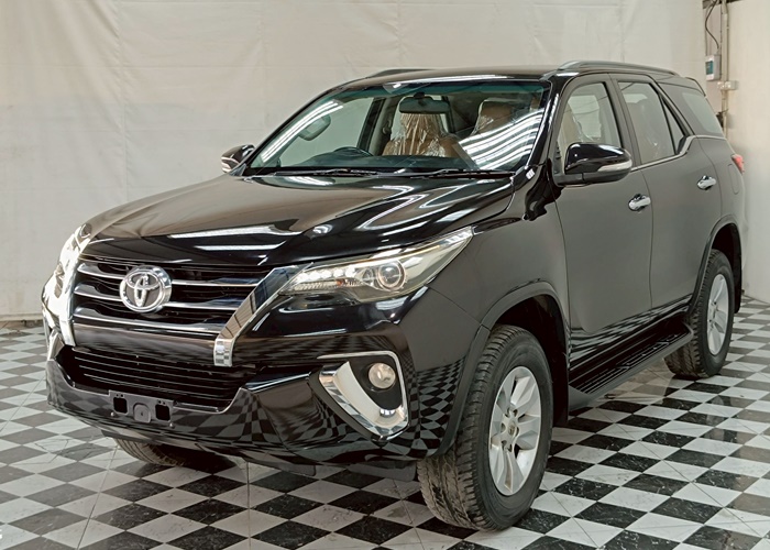 TOYOTA Fortuner