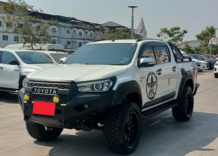 TOYOTA Hilux