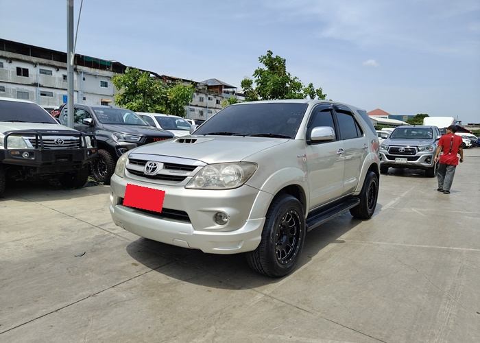 TOYOTA Fortuner