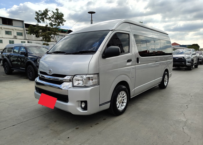 TOYOTA COMMUTER
