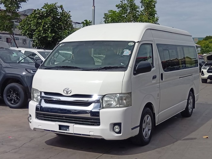 TOYOTA COMMUTER