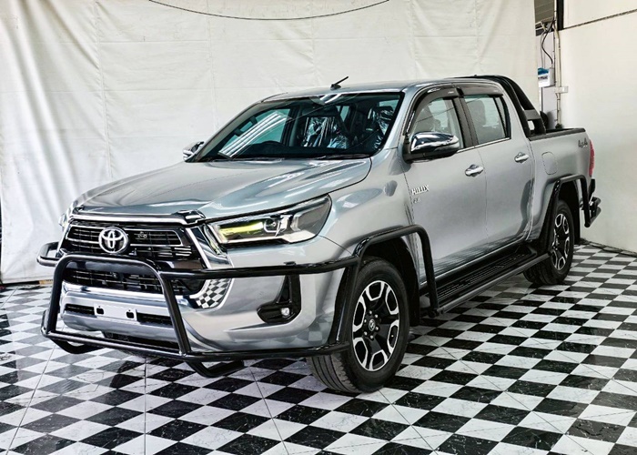 TOYOTA Hilux