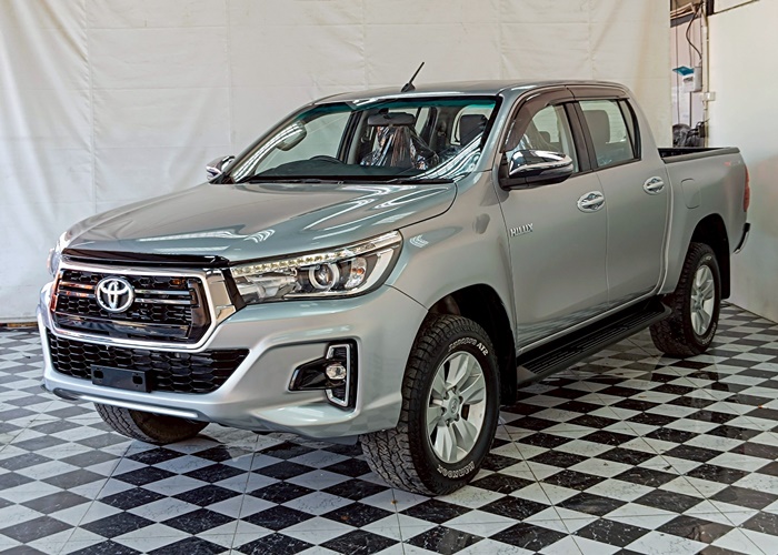 TOYOTA Hilux