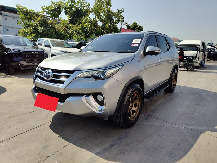 TOYOTA Fortuner
