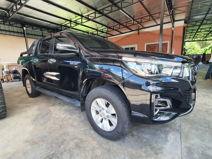 TOYOTA Hilux