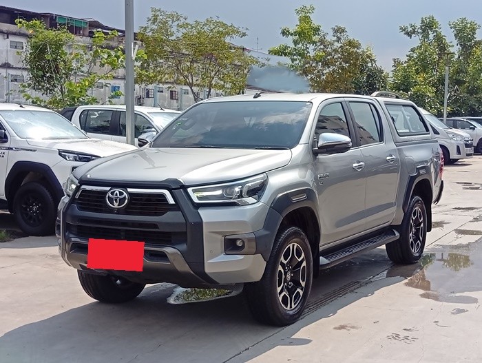 TOYOTA Hilux