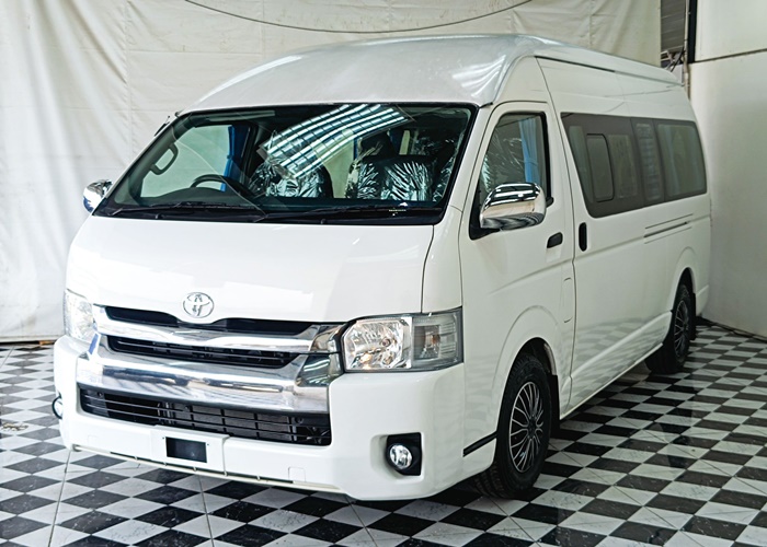 TOYOTA COMMUTER