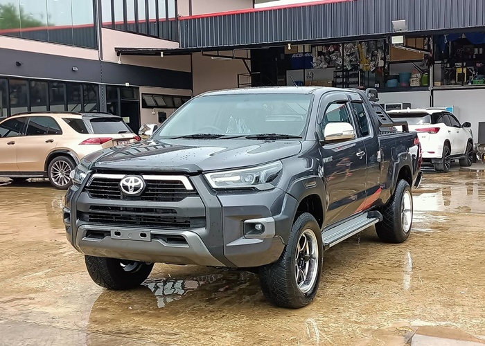 TOYOTA Hilux