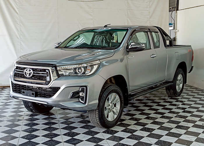 TOYOTA Hilux