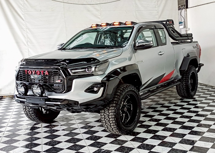 TOYOTA Hilux