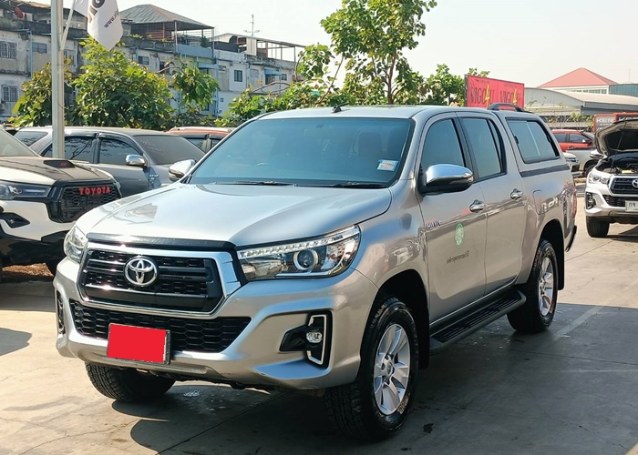 TOYOTA Hilux