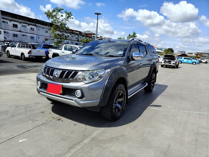 MITSUBISHI Triton