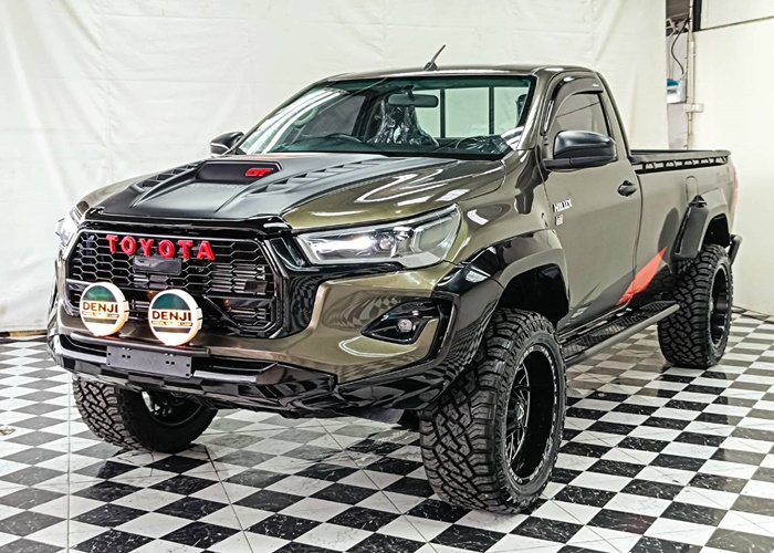 TOYOTA Hilux