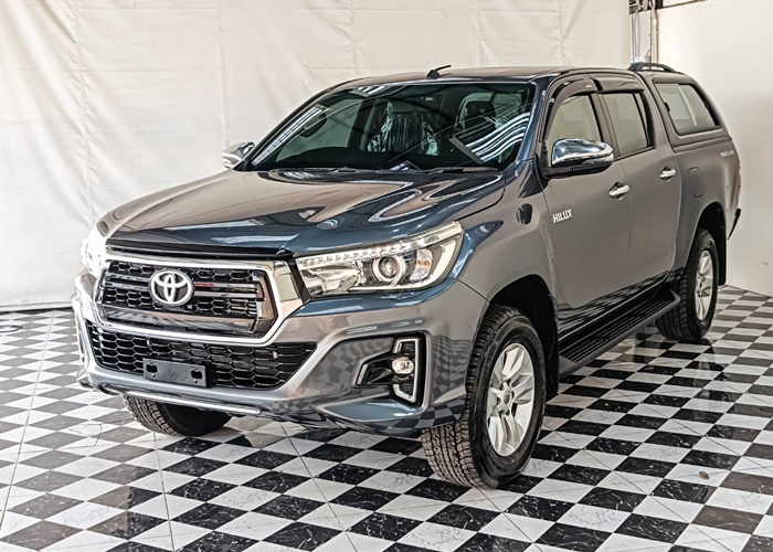 TOYOTA Hilux