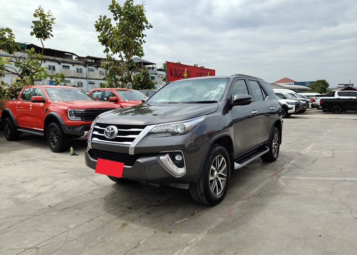 TOYOTA Fortuner