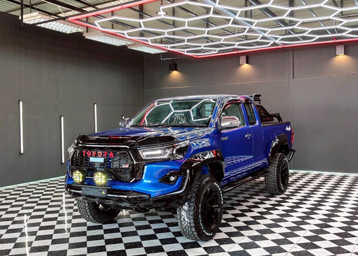 TOYOTA Hilux
