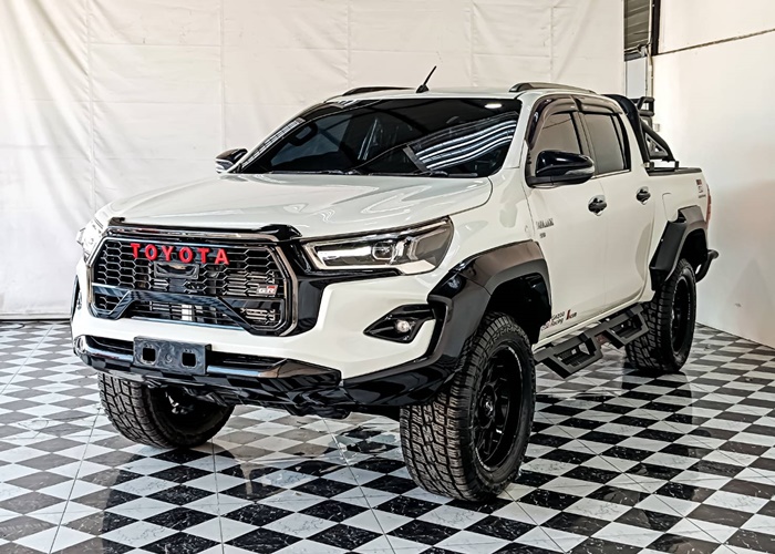 TOYOTA Hilux