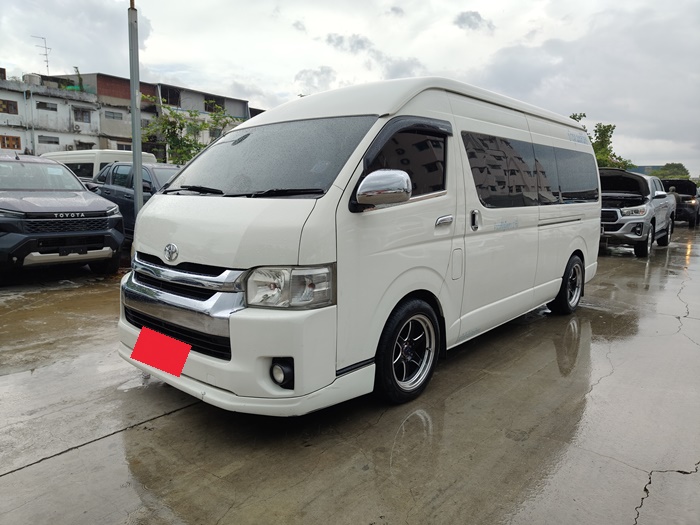 TOYOTA COMMUTER