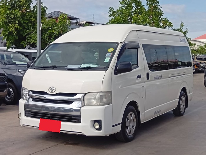 TOYOTA COMMUTER