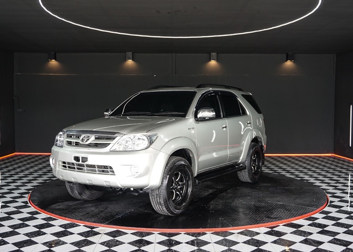 TOYOTA Fortuner