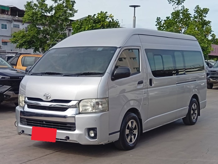 TOYOTA COMMUTER