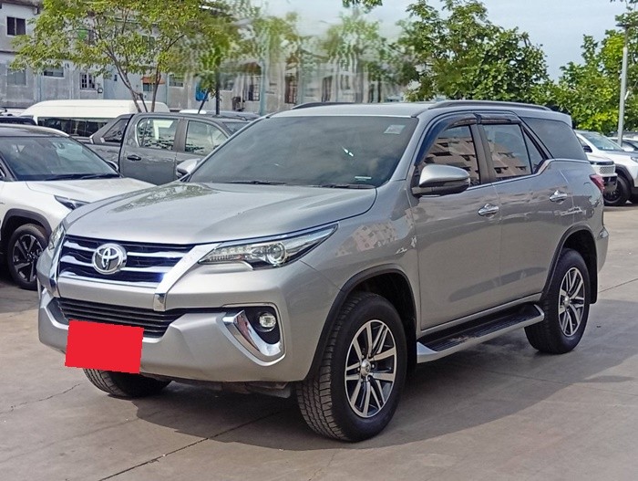 TOYOTA Fortuner