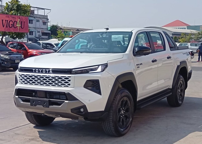 TOYOTA TRAVO OVERLAND PLUS