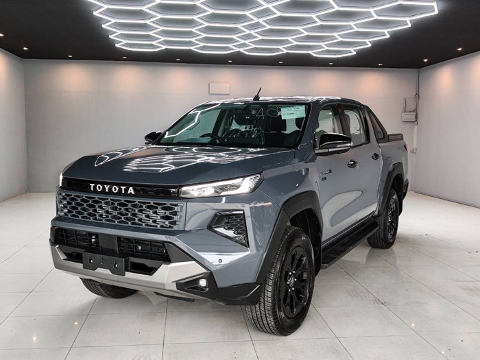 TOYOTA HILUX TRAVO OVERLAND