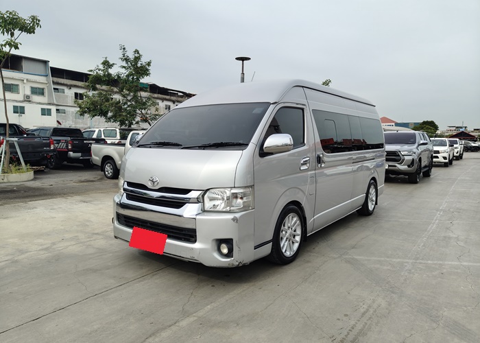 TOYOTA COMMUTER