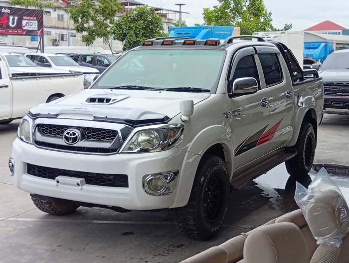 TOYOTA Hilux