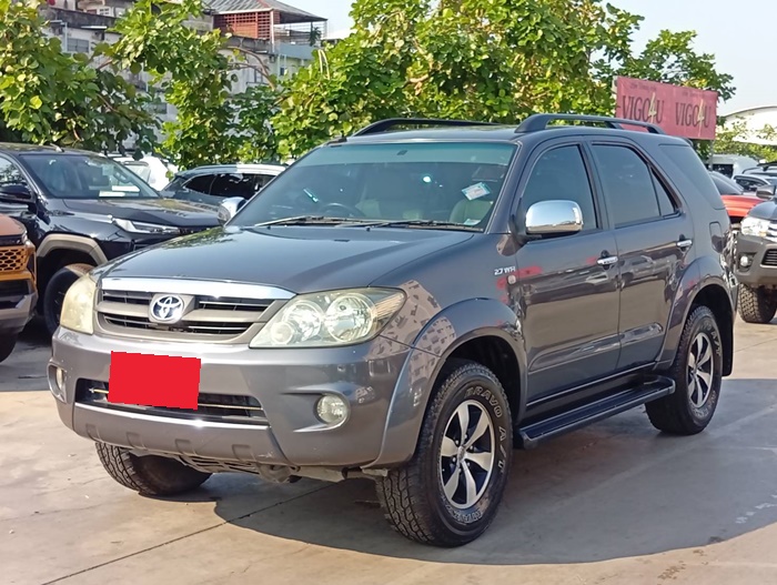 TOYOTA Fortuner