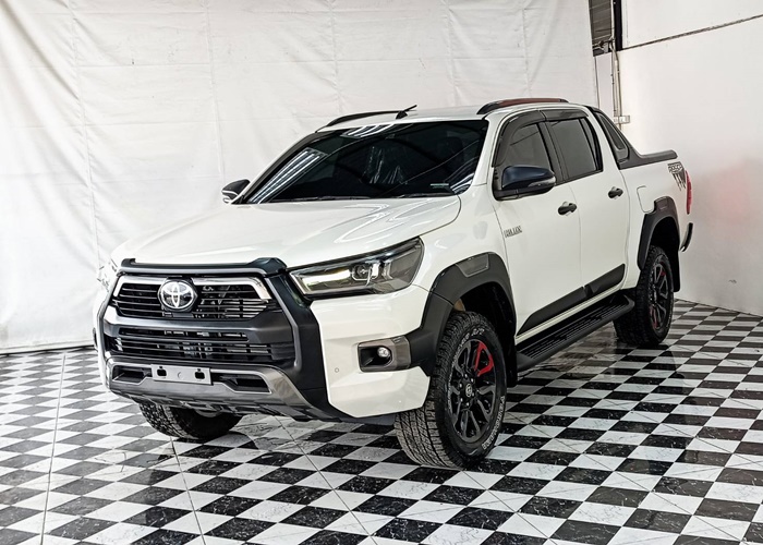 TOYOTA Hilux