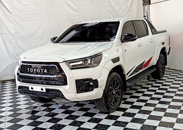 TOYOTA Hilux