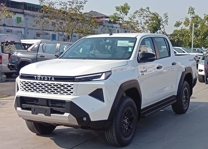 TOYOTA HILUX TRAVO 4TREX