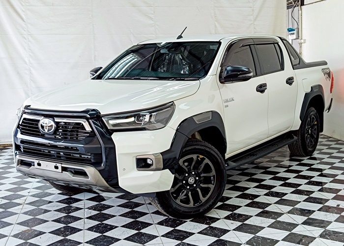 TOYOTA Hilux