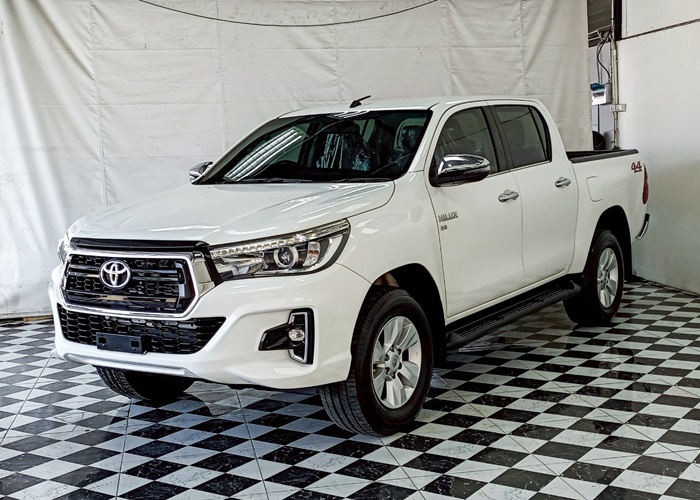 TOYOTA Hilux