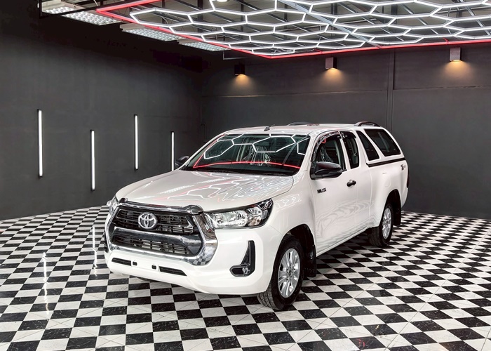 TOYOTA Hilux