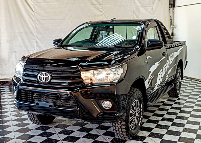 TOYOTA Hilux