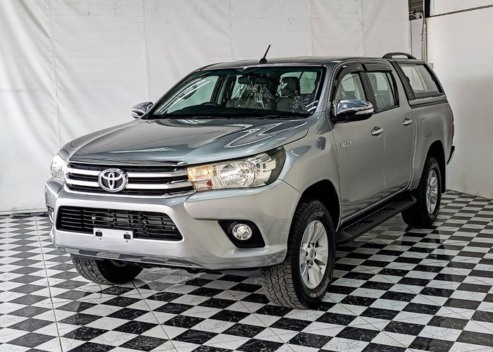 TOYOTA Hilux