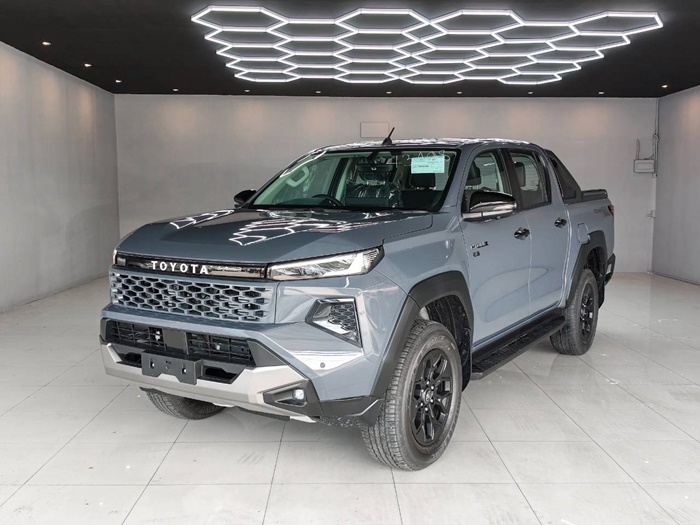 TOYOTA HILUX TRAVO OVERLAND