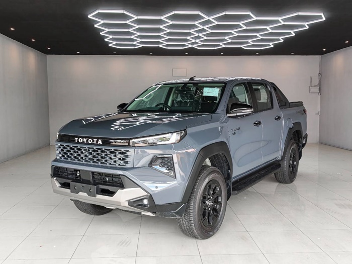 TOYOTA HILUX TRAVO OVERLAND PLUS