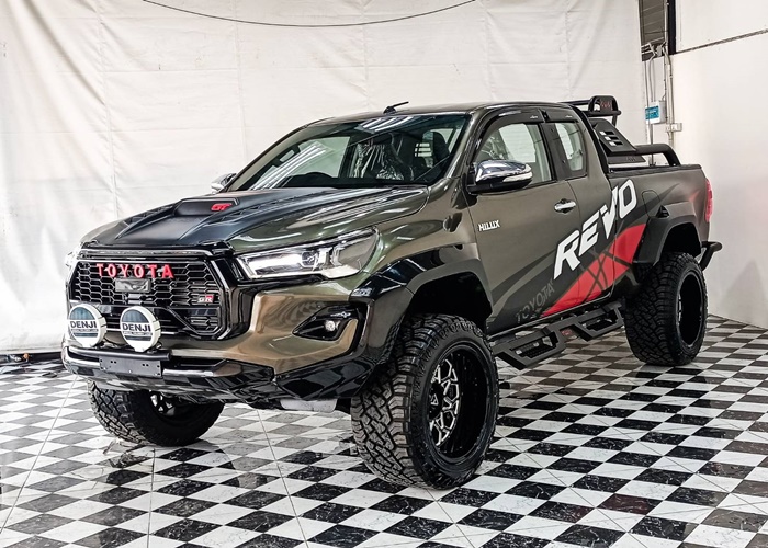 TOYOTA Hilux