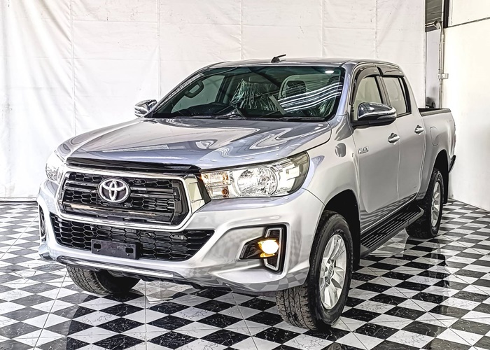 TOYOTA Hilux