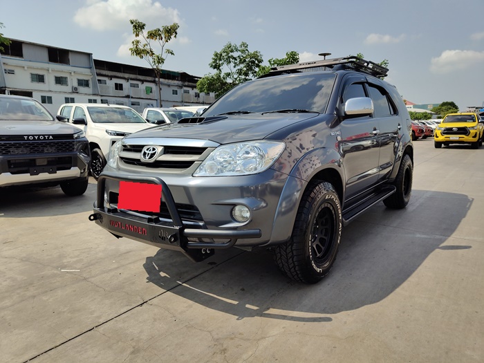 TOYOTA Fortuner