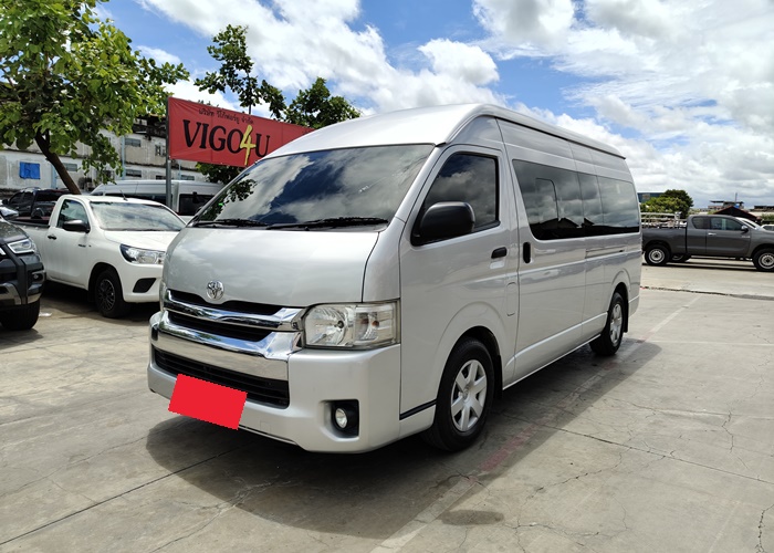 TOYOTA COMMUTER