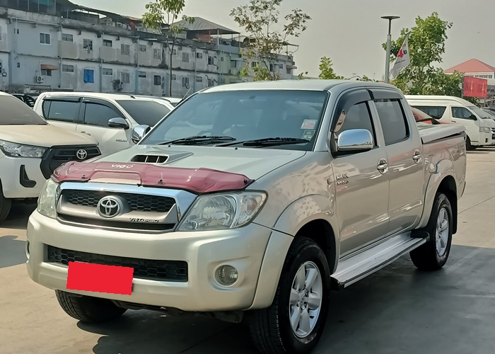 TOYOTA Hilux